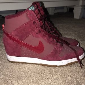 WOMEN'S NIKE DUNK SKY HIGH ESSENTIAL CASUAL SHOES
